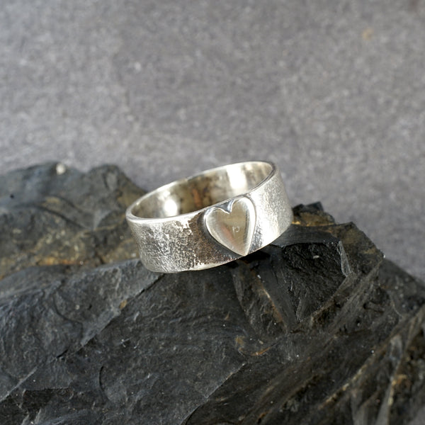 SH01R Silver Heart Ring – Angela Kelly Jewellery